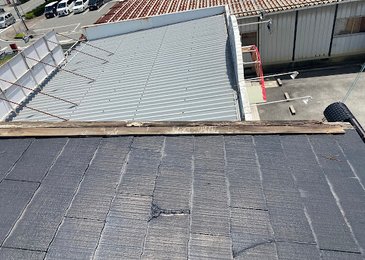 兵庫県加西市にて、ガルテクト鋼板のガルテクトにてカバー工法。 施工写真(1)