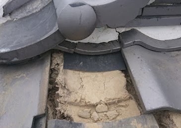大阪市旭区にて、袖瓦のズレ補修、漆喰の一部塗り替え工事。 施工写真(2)