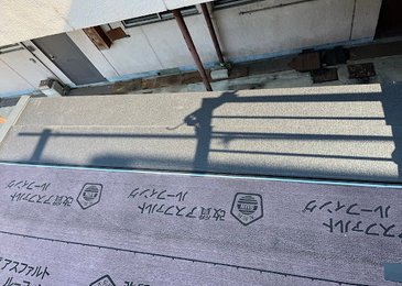 門真市にて、スーパーガルテクトによるカバー工法 施工写真(2)