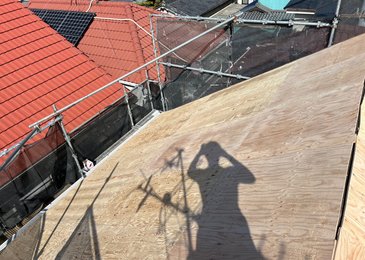 下地を新設してからの板金屋根を葺き替え 施工写真(1)