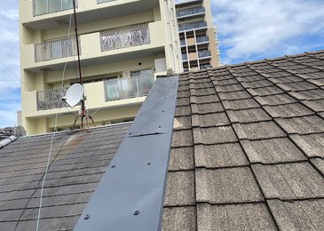 大阪市旭区にて、袖部分より雨漏り 施工写真(1)