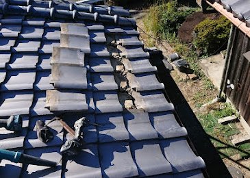 大阪市旭区にて、軒先、万十瓦ズレ直し。 施工写真(2)
