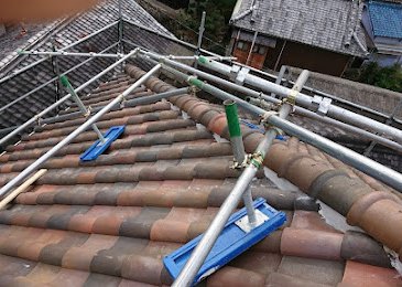 大阪市旭区にて、雨漏り修理。棟南蛮漆喰の新設工事、谷の入れ替え工事。 施工写真(2)