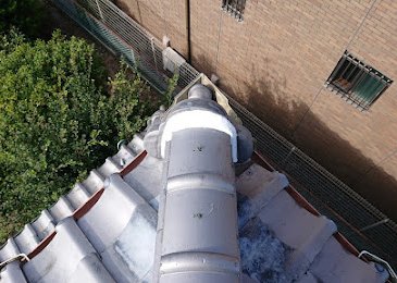 鬼瓦周り漆喰、入母屋部漆喰塗り替え。鬼瓦周りシーリング。 施工写真(1)