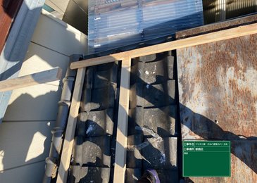 大阪市都島区にて、下屋より雨漏り。ガルバ波板にてカバー工法。 施工写真(3)