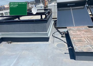 阿倍野区にて屋上の中間土台水切りの工事を行いました。 施工写真(1)