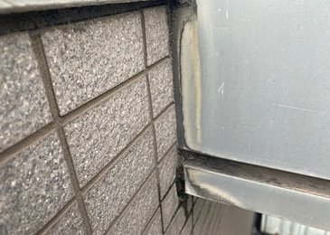 大阪市阿倍野区にてシーリングの劣化による雨漏り 施工写真(1)