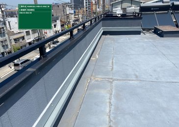 阿倍野区にて屋上の中間土台水切りの工事を行いました。 施工写真(2)