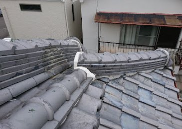 鬼瓦周り漆喰、入母屋部漆喰塗り替え。鬼瓦周りシーリング。 施工写真(3)