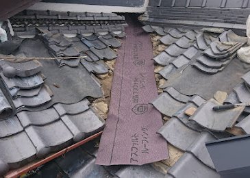 大阪市旭区にて、谷からの雨漏り補修、谷の板金入れ替え工事。 施工写真(2)