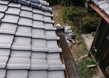 大阪市旭区にて、軒先、万十瓦ズレ直し。 施工写真(1)