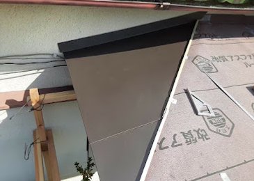 大阪市旭区高殿にて、ガルバニウム板金カバー工法にて庇板金新設工事 施工写真(3)